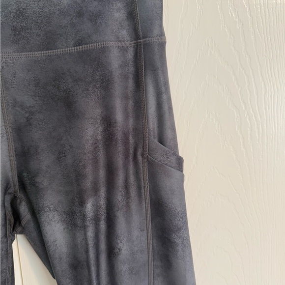 Fabletics winter workout set leggings/bra sz Med - Picture 7 of 9